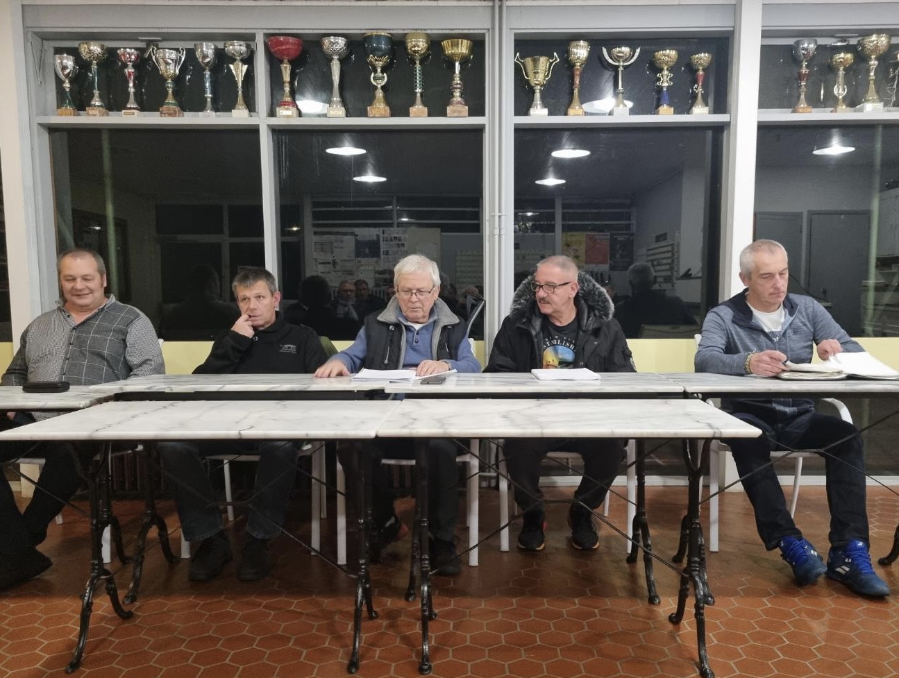 Dans l’attente des tennis couverts