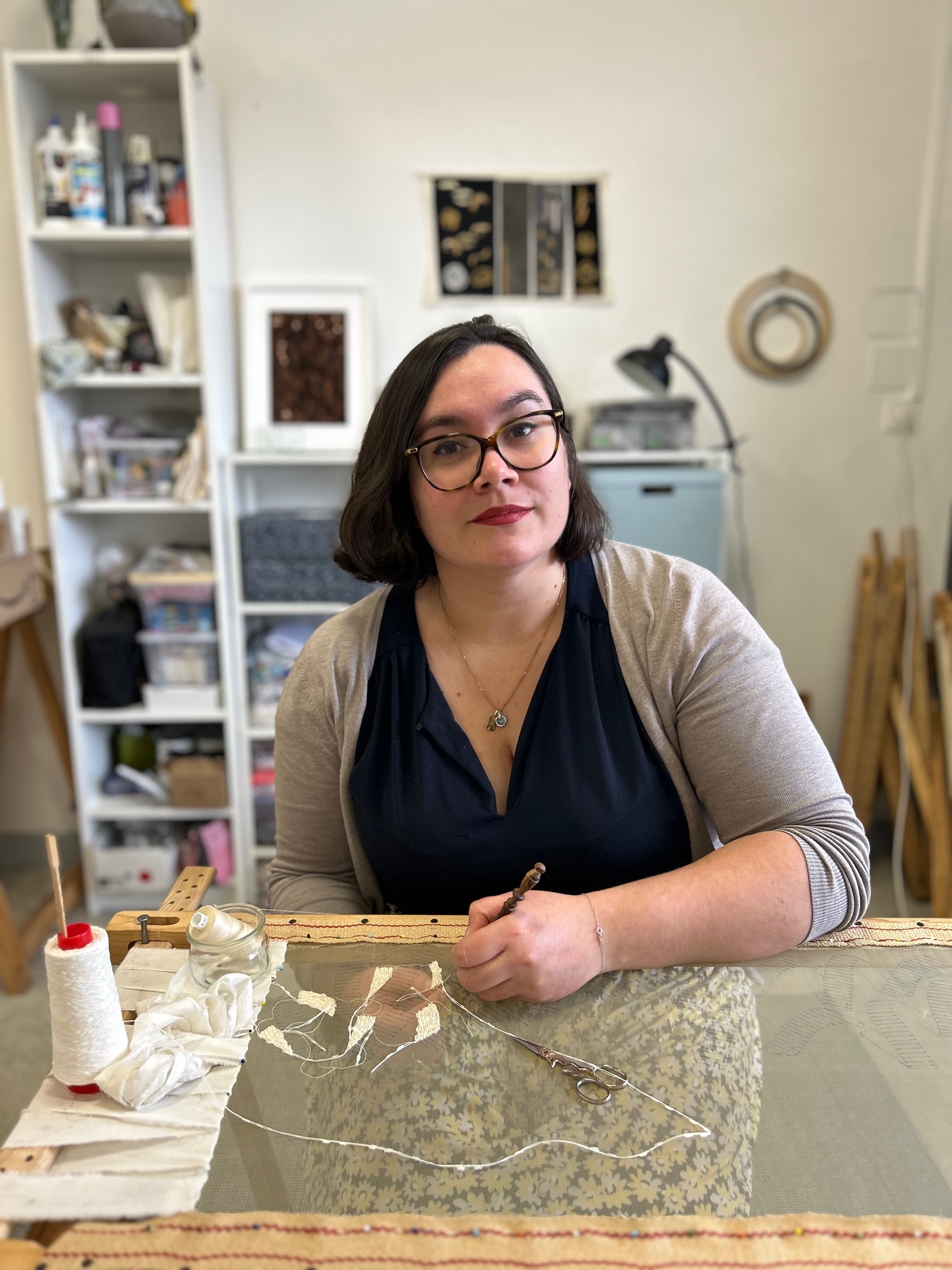 Louise Aimard, brodeuse d’art à la main