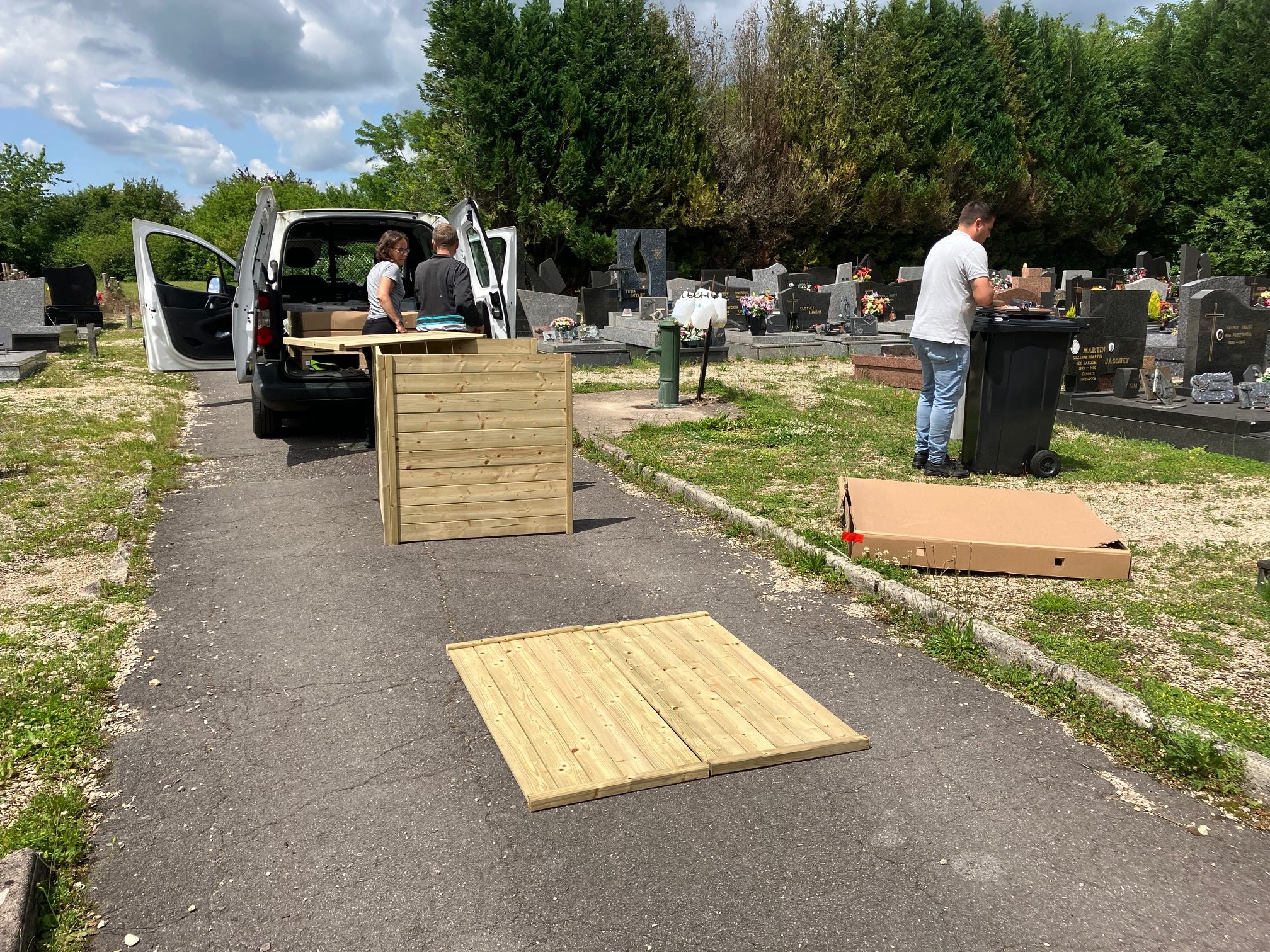Nouveaux composteurs au cimetière de Longwy-Haut