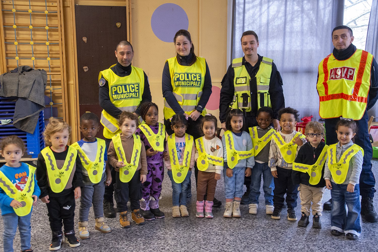 Des chasubles réfléchissantes pour les écoliers